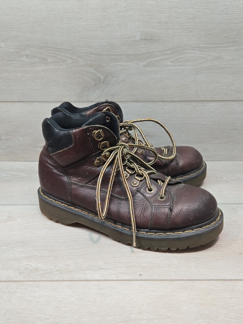 Vintage Dr. Martens Men's 9738 High Top Leather Lace-Up Boots Shoes Sneakers 9M